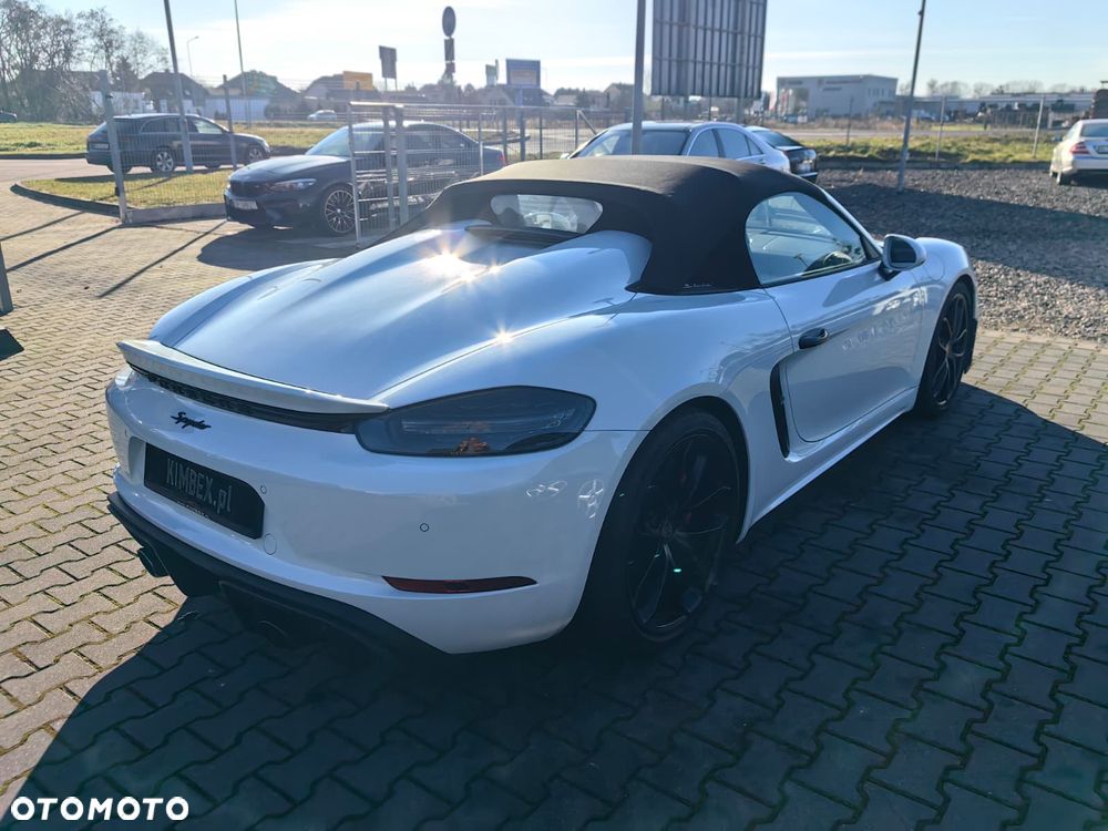 Porsche 718 Spyder - 8
