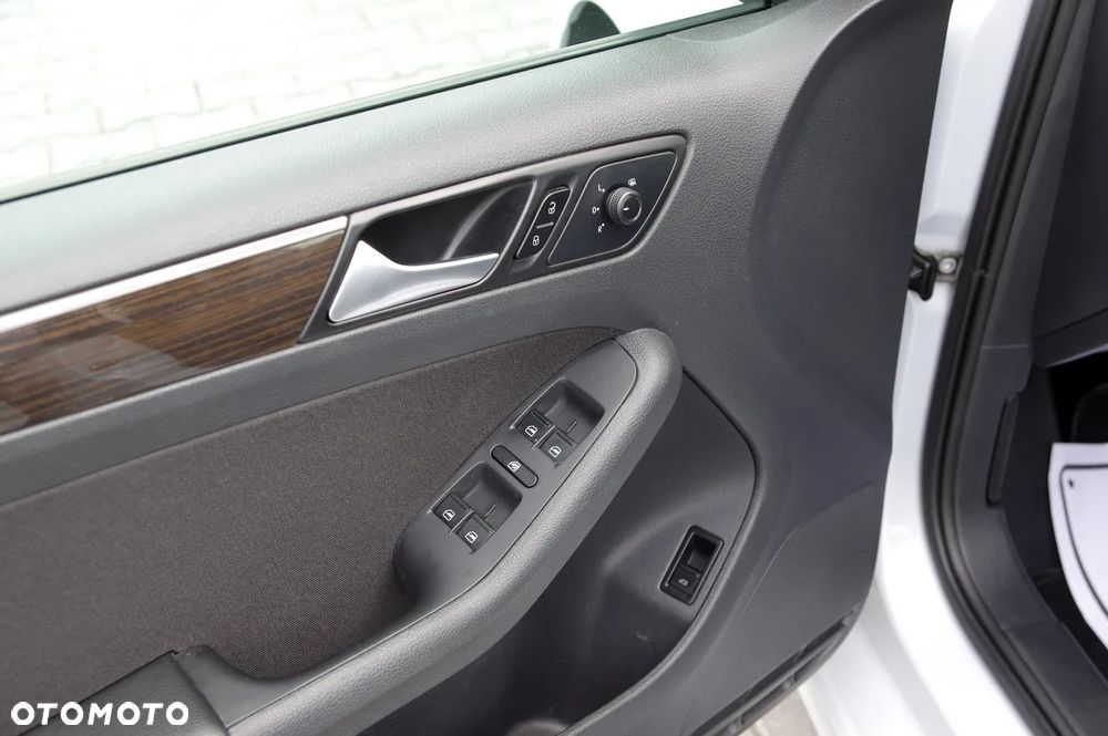 Volkswagen Jetta 2.0 TDI DPF BMT Trendline - 20