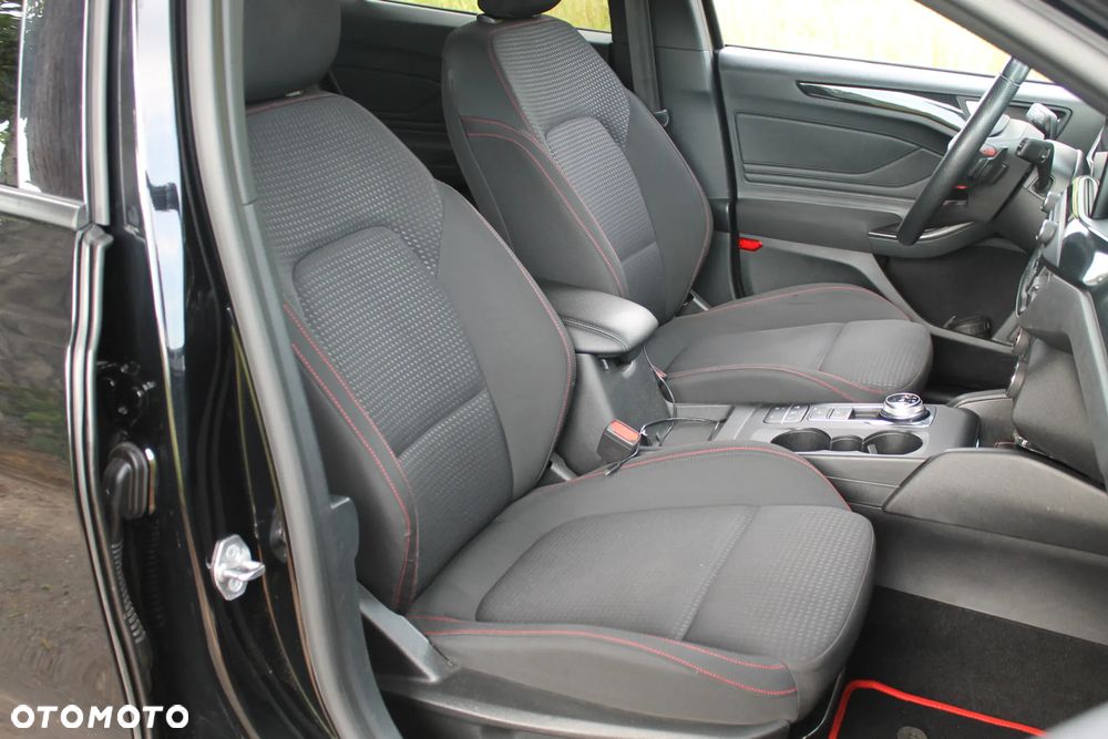 Ford Focus 1.5 EcoBlue Start-Stopp-System ST-LINE - 18