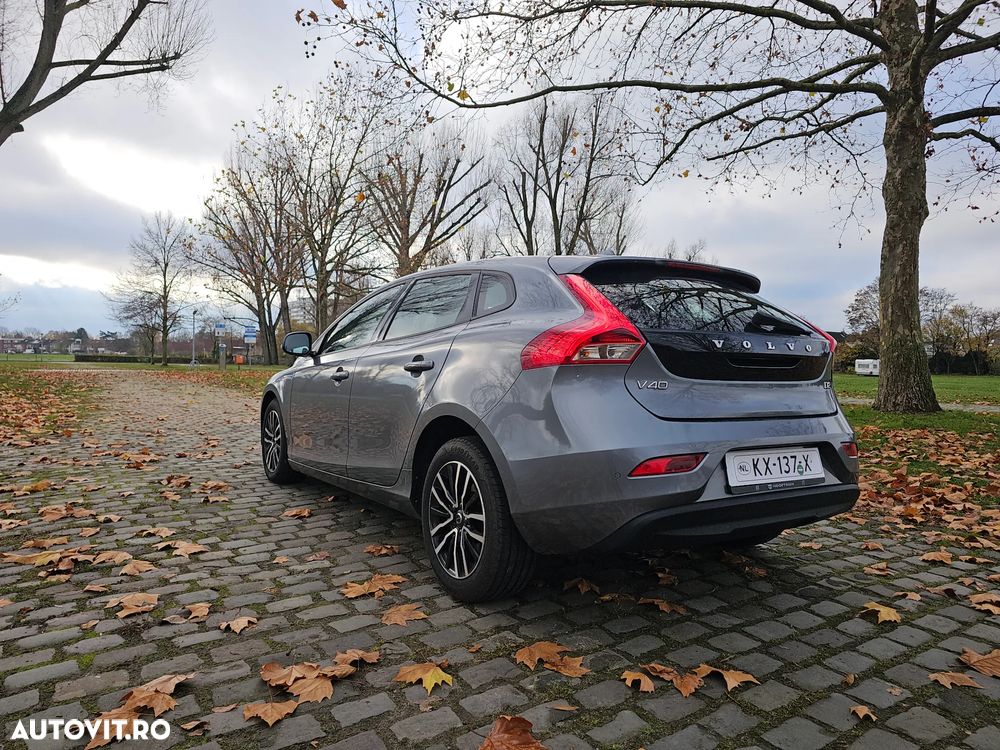 Volvo V40 T2 Momentum - 5
