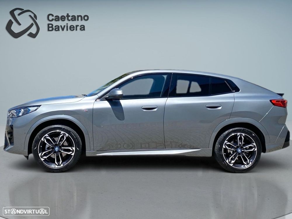 BMW iX2 eDrive20 Pack Desportivo M - 23