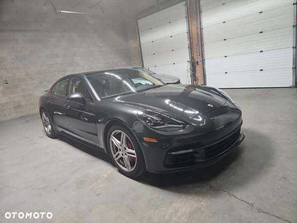 Porsche Panamera Standard