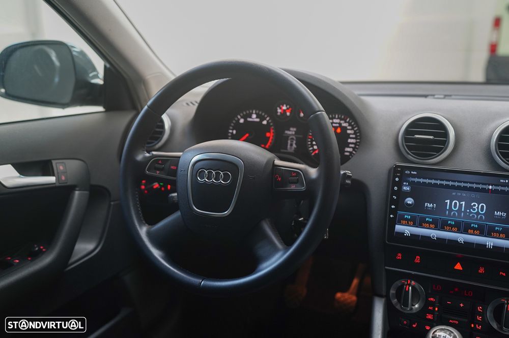 Audi A3 Sportback 1.6 TDI Attraction Business Line - 2