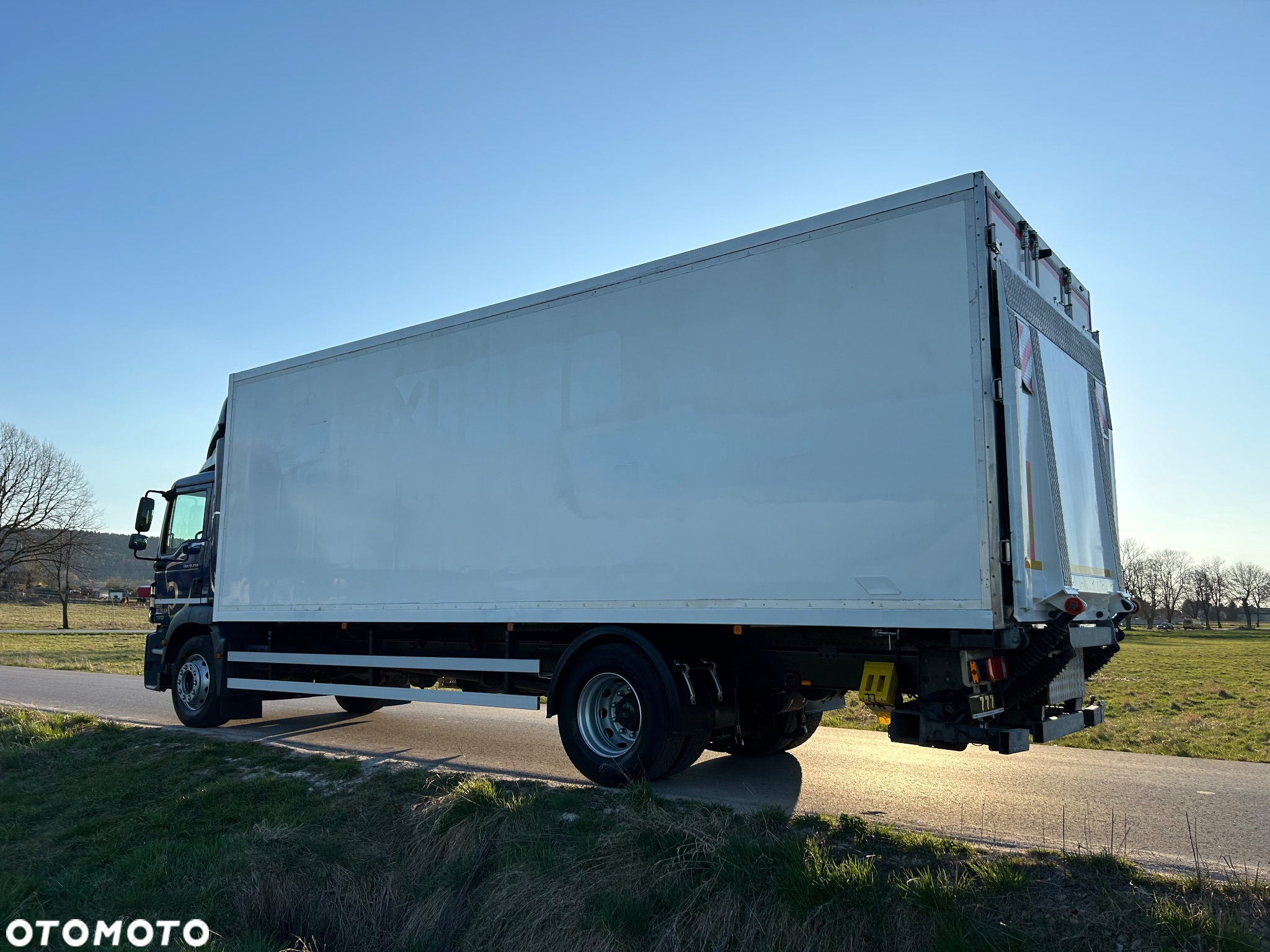 MAN TGM 18.250 Carrier 1950 D/E z Holandii / TOP STAN / 7.44m / 18 palet / winda + drzwi + drzwi boczne / OKAZJA - 24