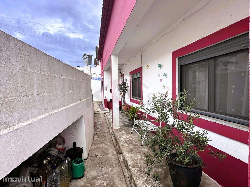 Moradia T3 de Excelência com Suíte, Jardim e Sótão Aproveitado - Pr... - Grande imagem: 2/17
