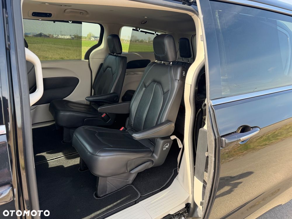 Chrysler Pacifica - 14