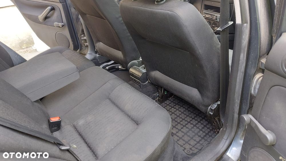 Volkswagen Golf 1.6 Basis - 6
