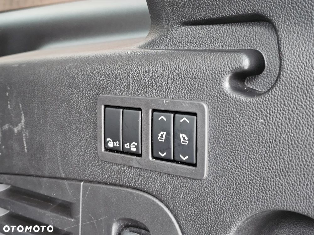 Chevrolet Suburban - 34