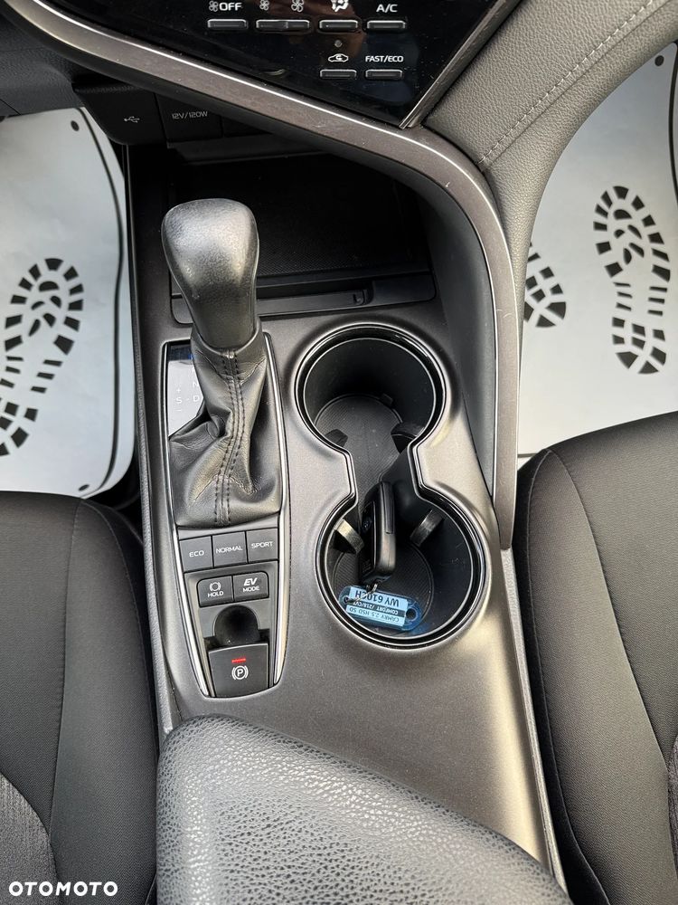 Toyota Camry 2.5 Hybrid Comfort CVT - 12