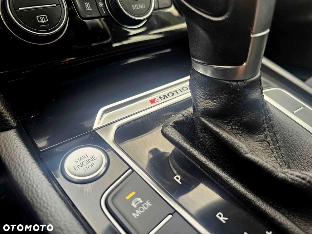 Volkswagen Passat Variant 2.0 TDI SCR 4Motion DSG Highline - 34