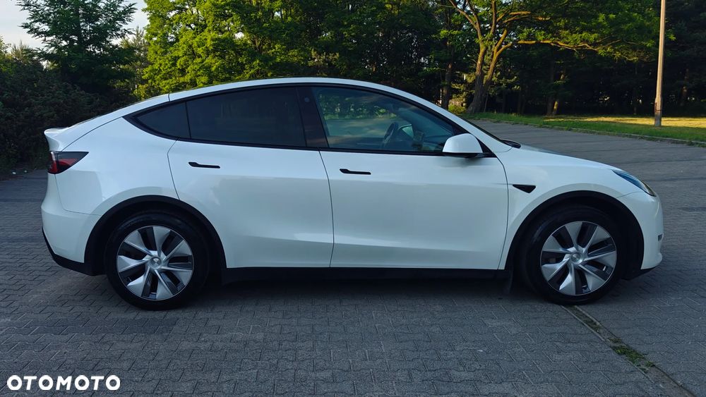 Tesla Model Y Long Range Dual Motor AWD - 12