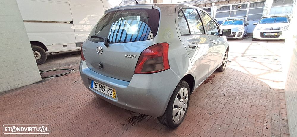 Toyota Yaris 1.4 D-4D - 11