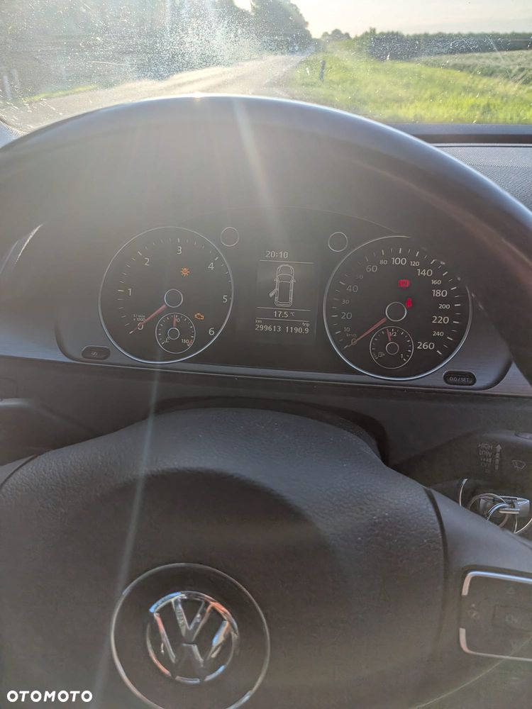Volkswagen Passat - 16