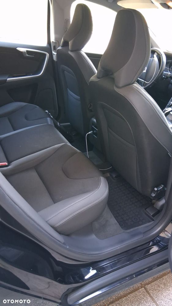 Volvo XC 60 ver-2-4d-awd-momentum - 7