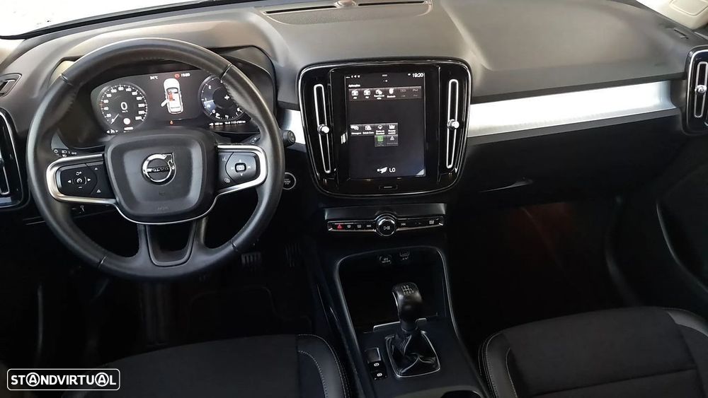 Volvo XC 40 2.0 D3 Momentum Plus - 31