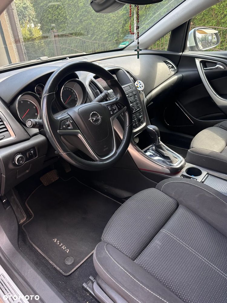Opel Astra 2.0 CDTI Cosmo - 11