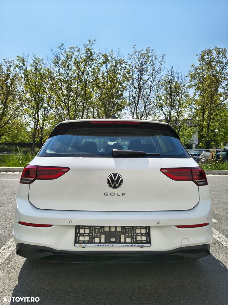 Volkswagen Golf - 8