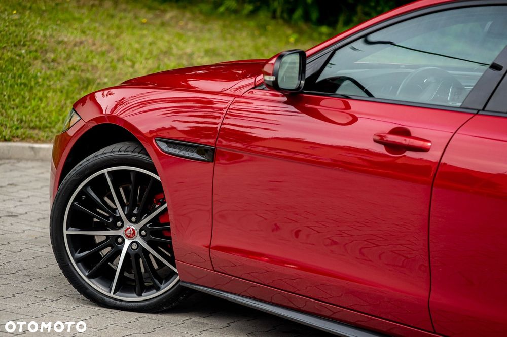 Jaguar XE - 8