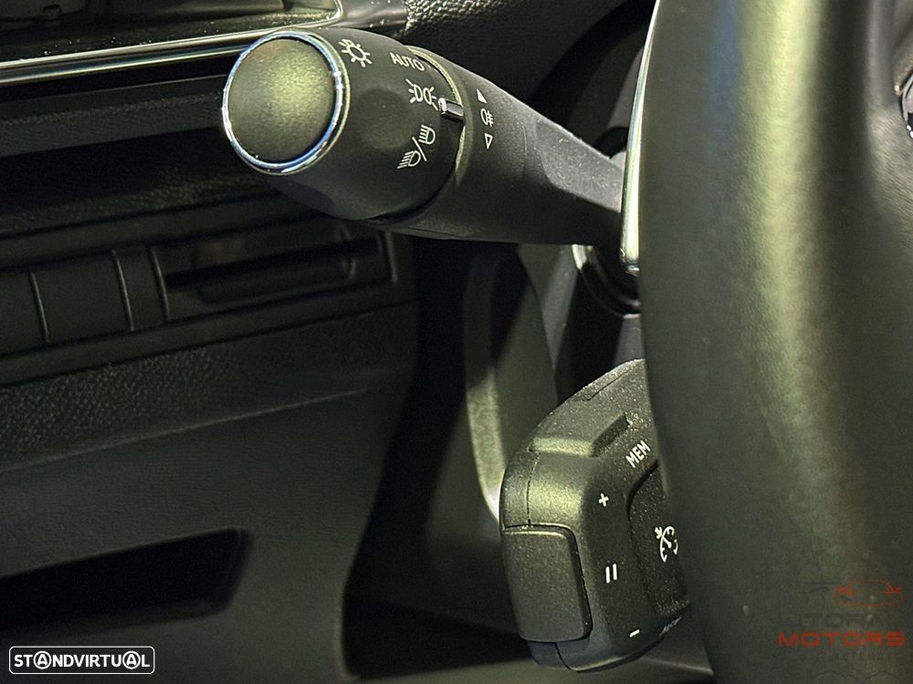 Peugeot 5008 1.2 Hybrid Allure Pack e-DCS6 - 23