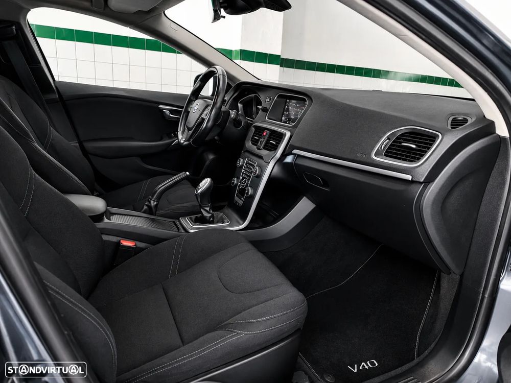 Volvo V40 Cross Country D2 Momentum - 10