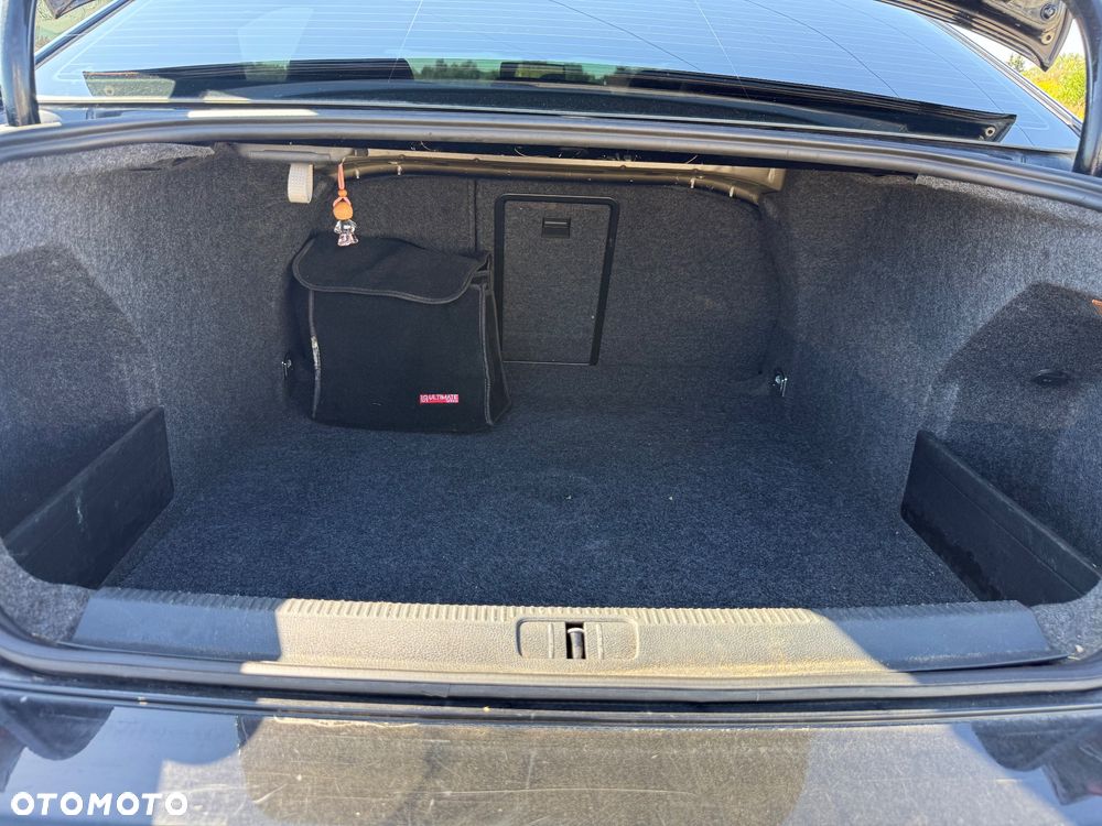 Volkswagen Passat 2.0 TDI Highline - 11