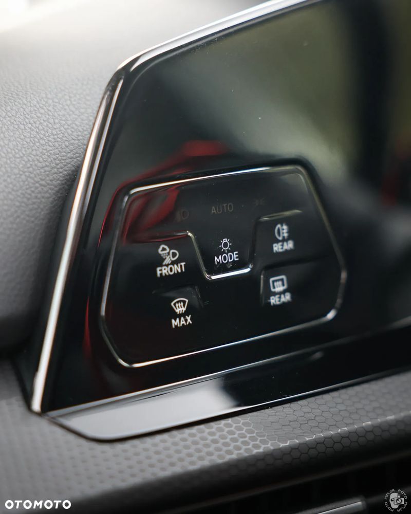 Volkswagen Golf GTI 2.0 TSI OPF DSG Performance - 23