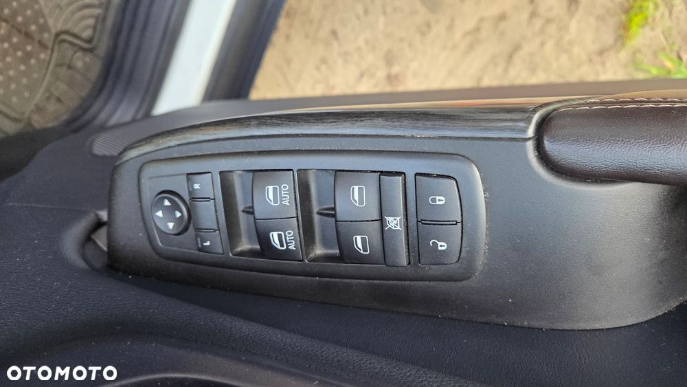 Jeep Cherokee - 13