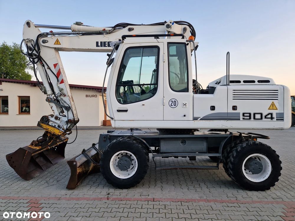 Liebherr A904 - 3