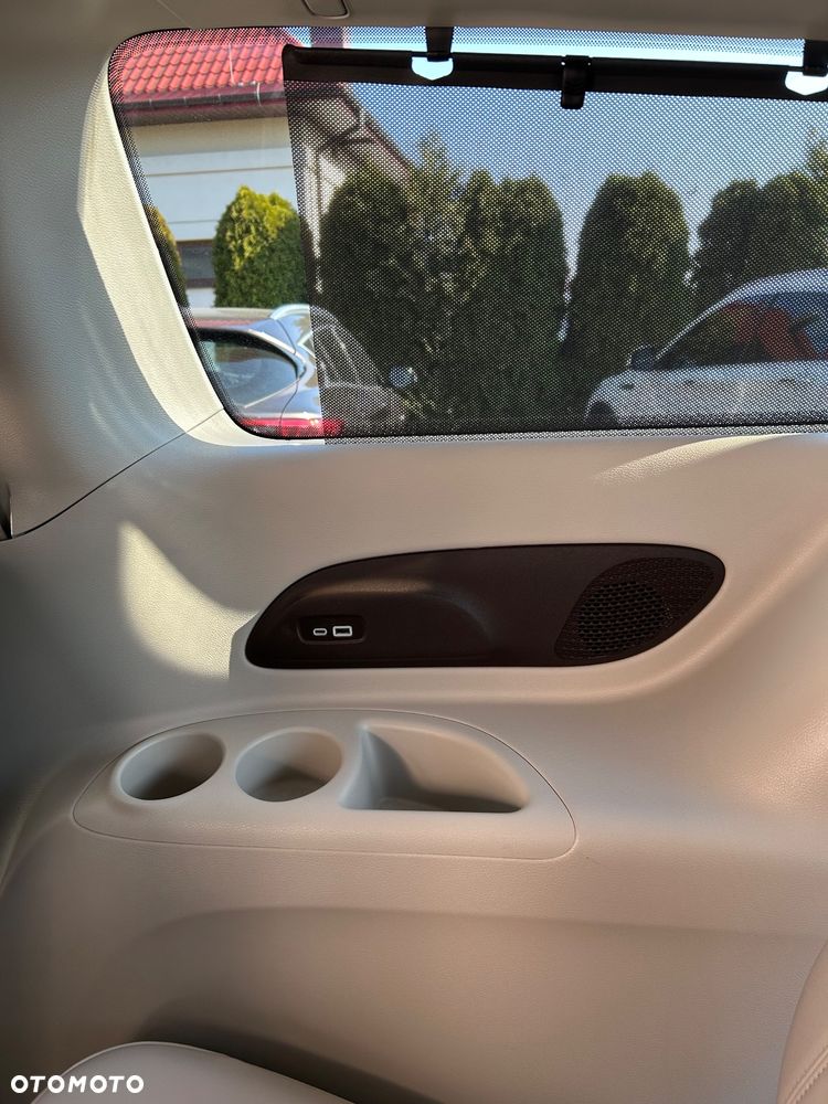 Chrysler Pacifica - 34