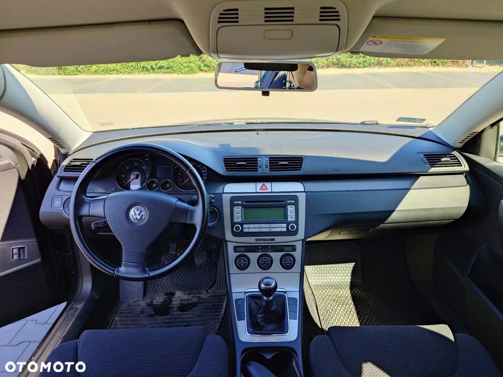 Volkswagen Passat 2.0 TDI DPF Comfortline - 23