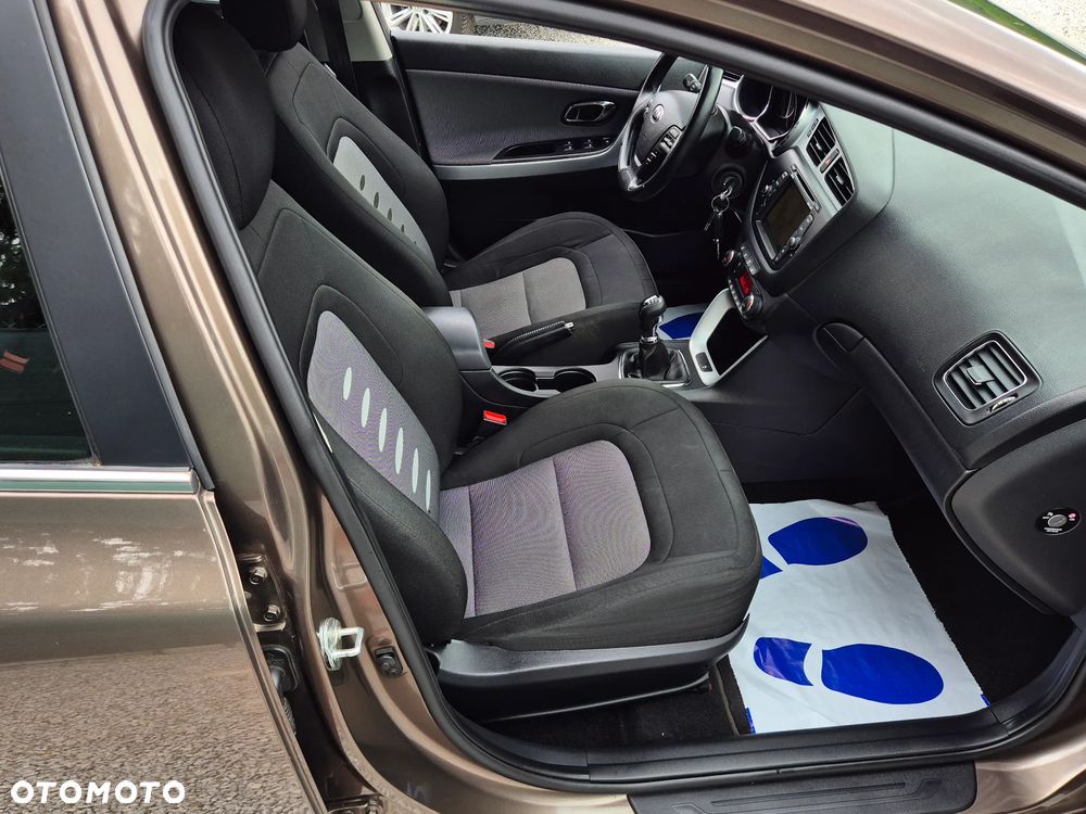 Kia Ceed 1.6 GDI Fifa World Cup Edition - 30