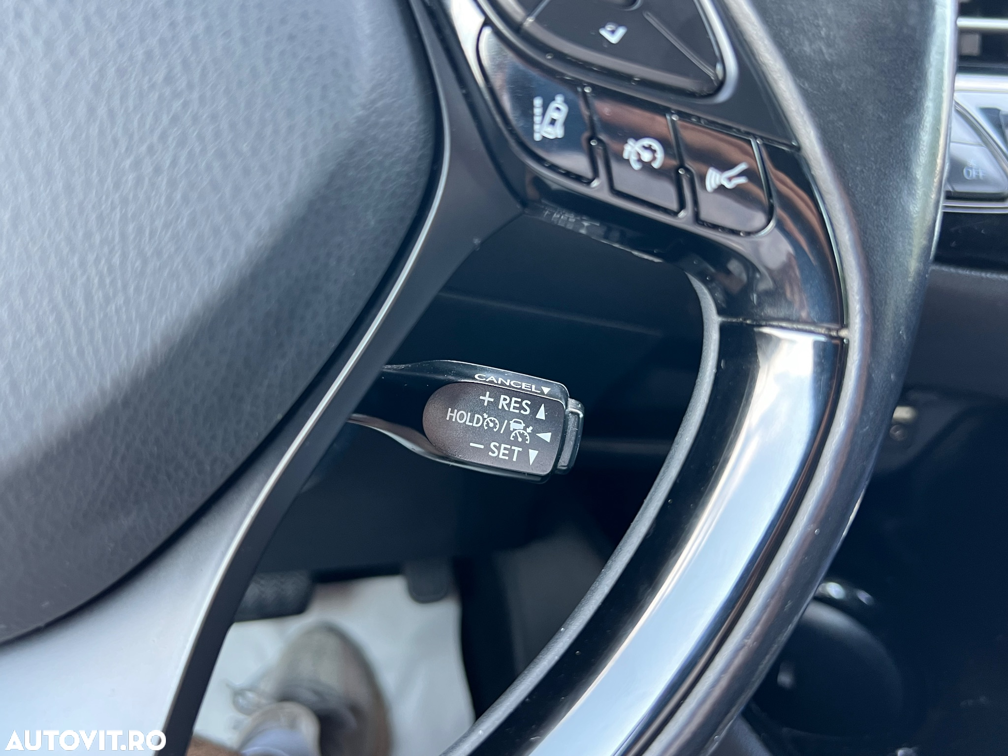 Toyota C-HR 1.8 HSD 122 CP 4x2 CVT C-ult Style bi-tone - 17