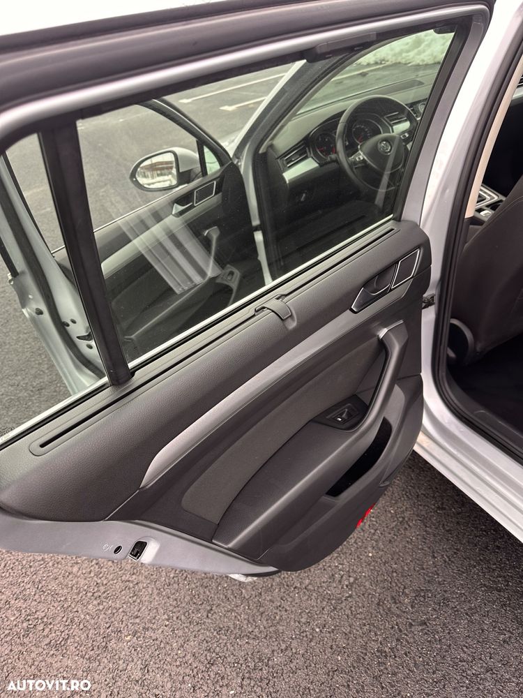 Volkswagen Passat 2.0 TDI DSG (BlueMotion Technology) Comfortline - 17