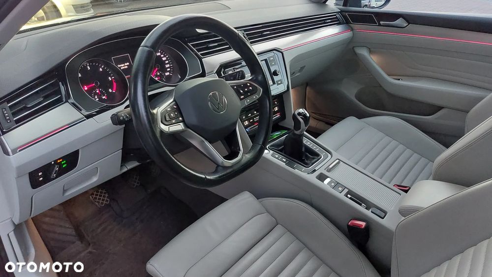 Volkswagen Passat 2.0 TDI EVO Elegance - 19