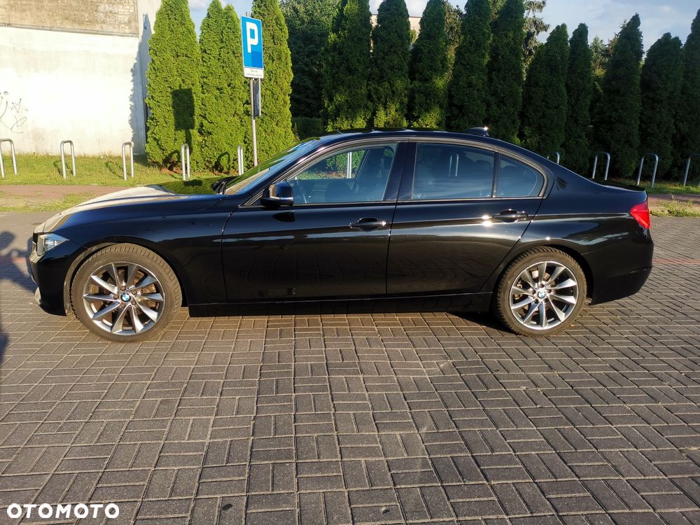 BMW Seria 3 328i xDrive Luxury Line - 2