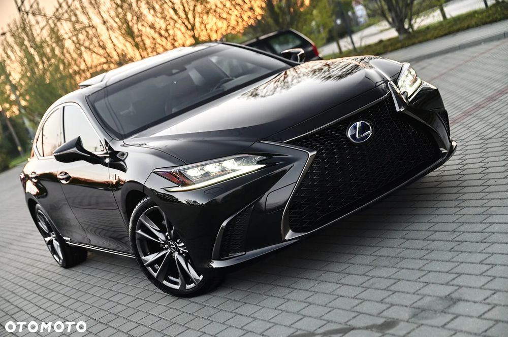 Lexus ES 300h F Sport - 17