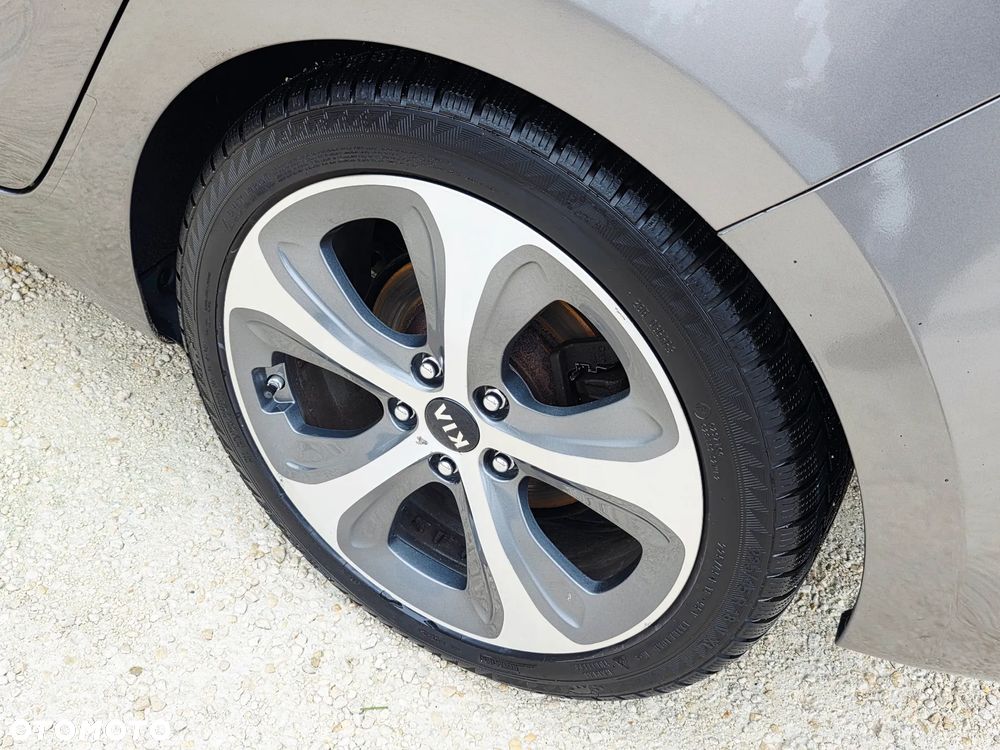 Kia Carens 1.7 CRDi XL 7os DCT - 13