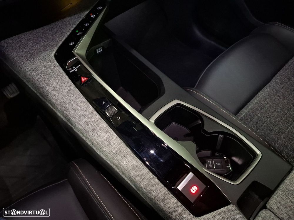 Peugeot 3008 1.2 Hybrid Allure e-DCS6 - 18