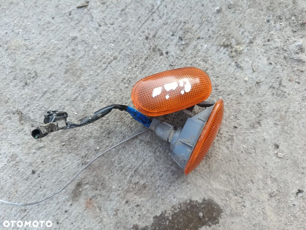 Kierunkowskazy błotnika prawy lewy Pajero Pinin