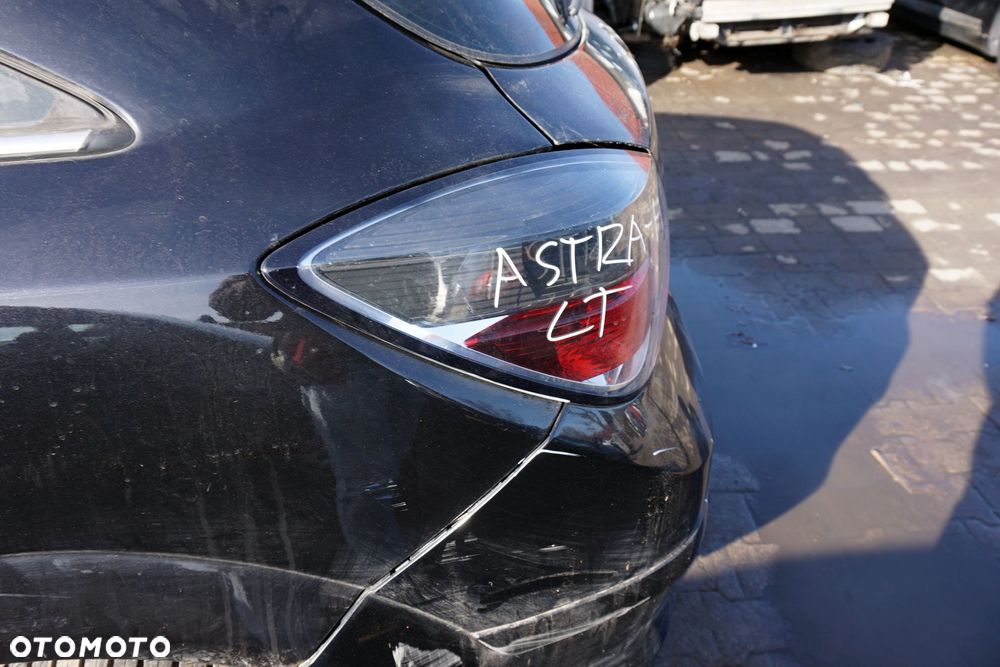 LAMPA TYLNA LEWA ASTRA III H 3D HB  OPEL 2004-2006 - 2