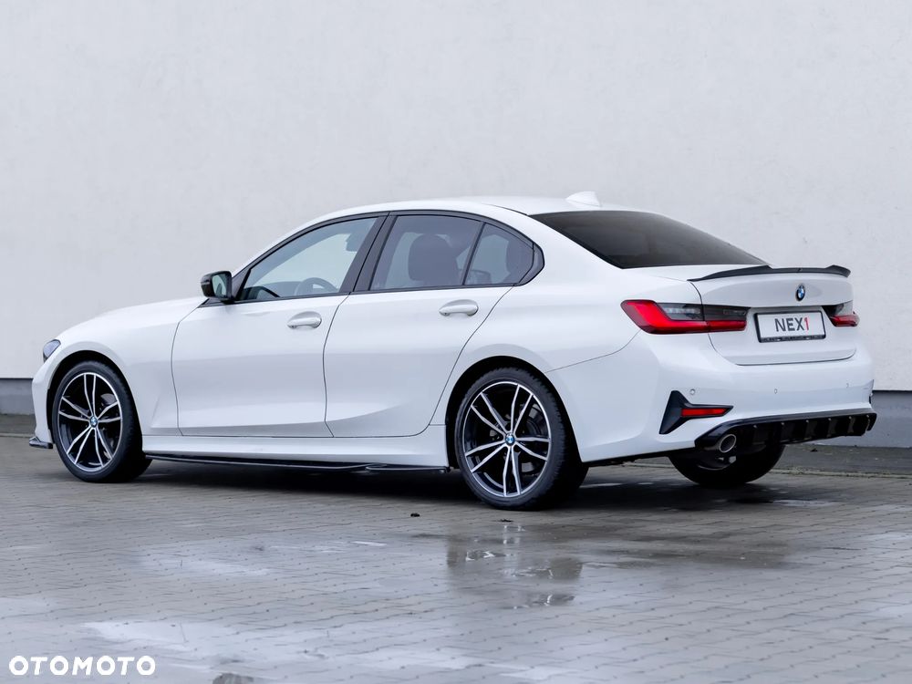 BMW Seria 3 318d M Sport - 11