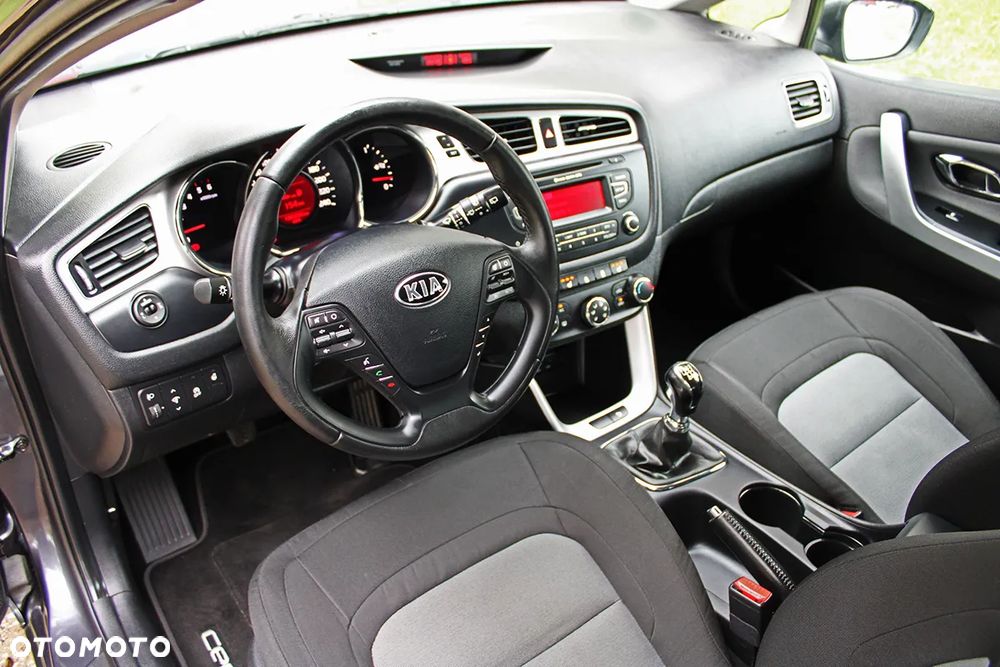 Kia Ceed 1.6 CRDi 128 Fifa World Cup Edition - 26