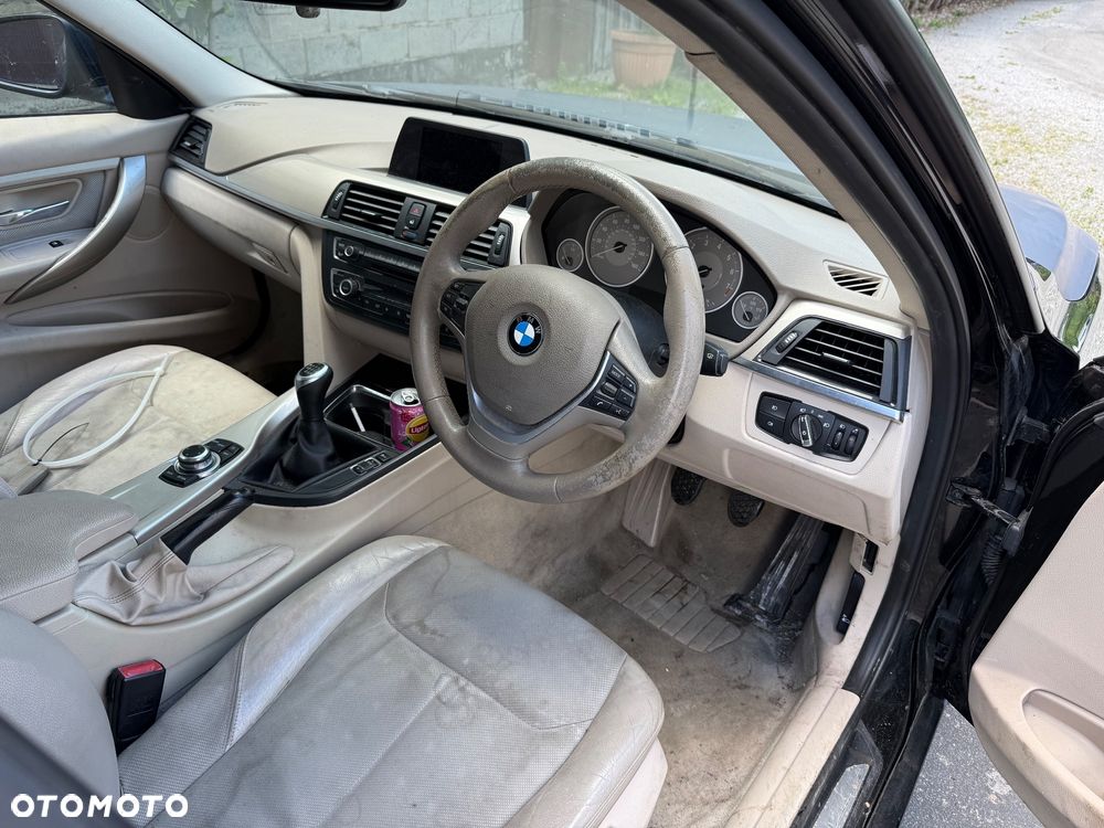 BMW Seria 3 320i - 11