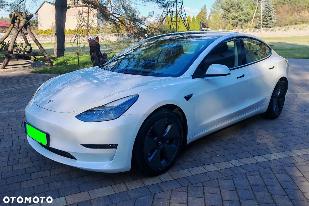 Tesla Model 3 - 1