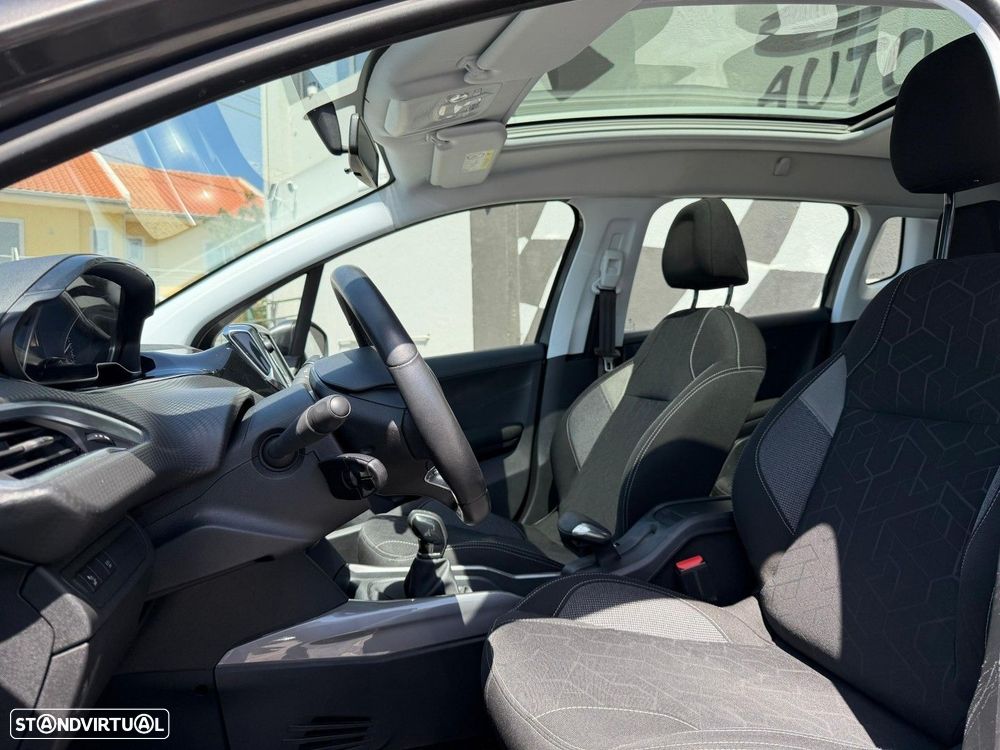 Peugeot 2008 1.2 PureTech Style - 4
