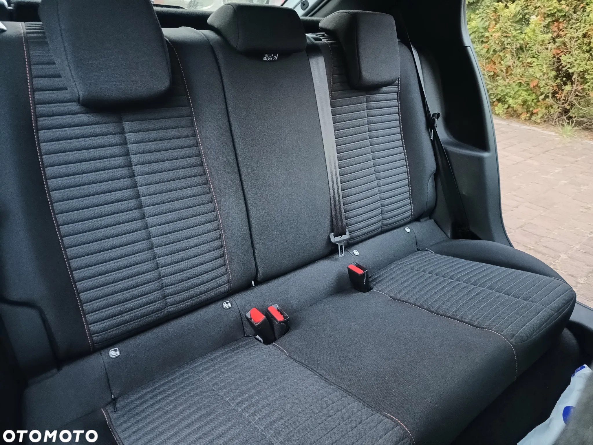 Peugeot 208 - 10