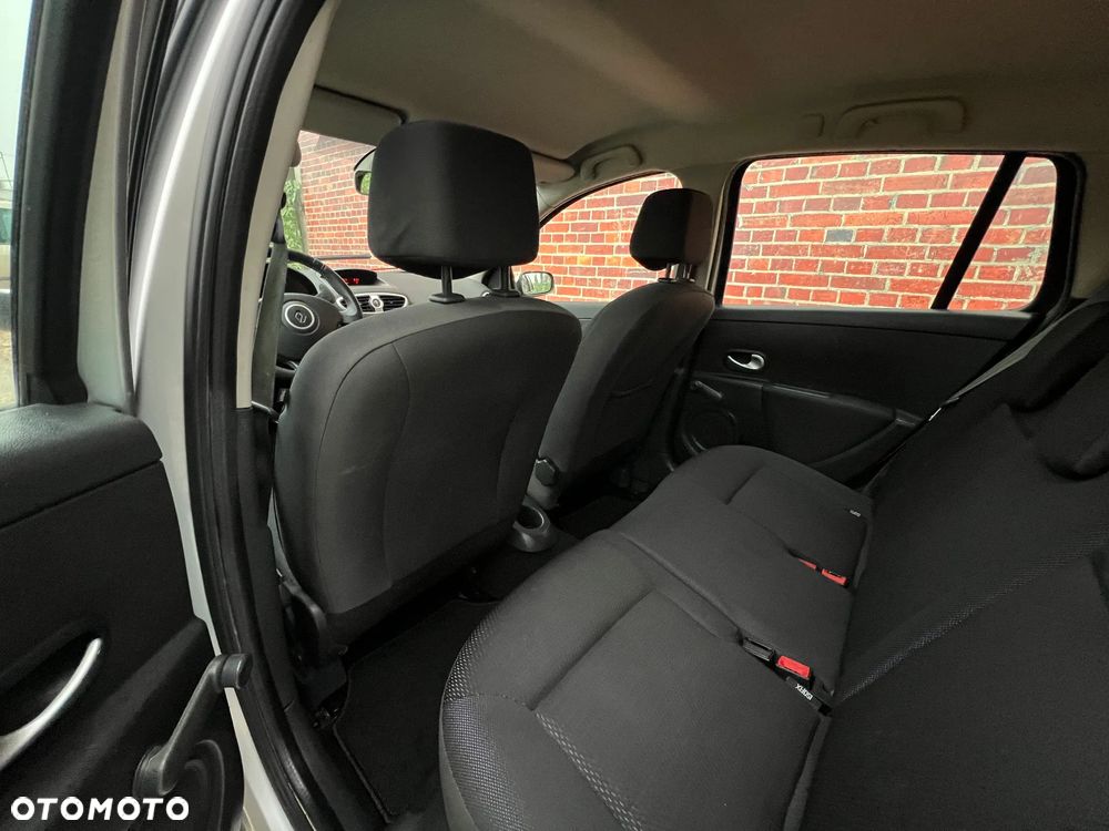 Renault Clio - 11