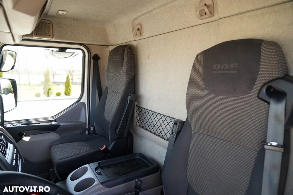 DAF LF 250 / 4X2 / LIVRARE - 7.30 + HDS HYVA HB 150XE3 / RADIOCOMANDĂ / ROTATOARE / MAX. CAPACITATE DE RIDICARE: 5200 KG / FURCĂ PENTRU PALEȚI / EURO 6 - 30