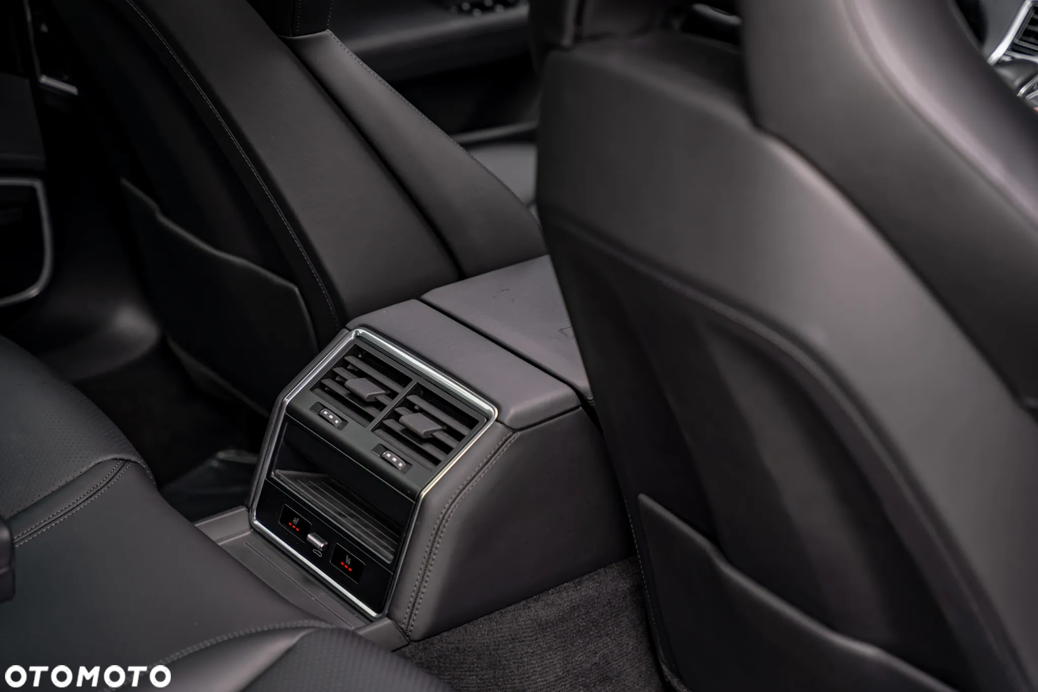 Porsche Panamera - 25