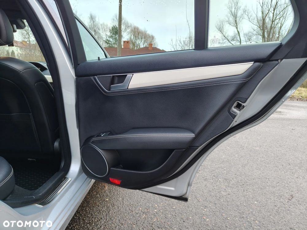 Mercedes-Benz Klasa C 220 CDI 7G-TRONIC Avantgarde Edition - 17